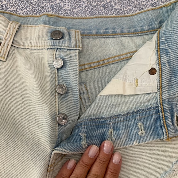 High rise Levi’s shorts 29 - Picture 7 of 9
